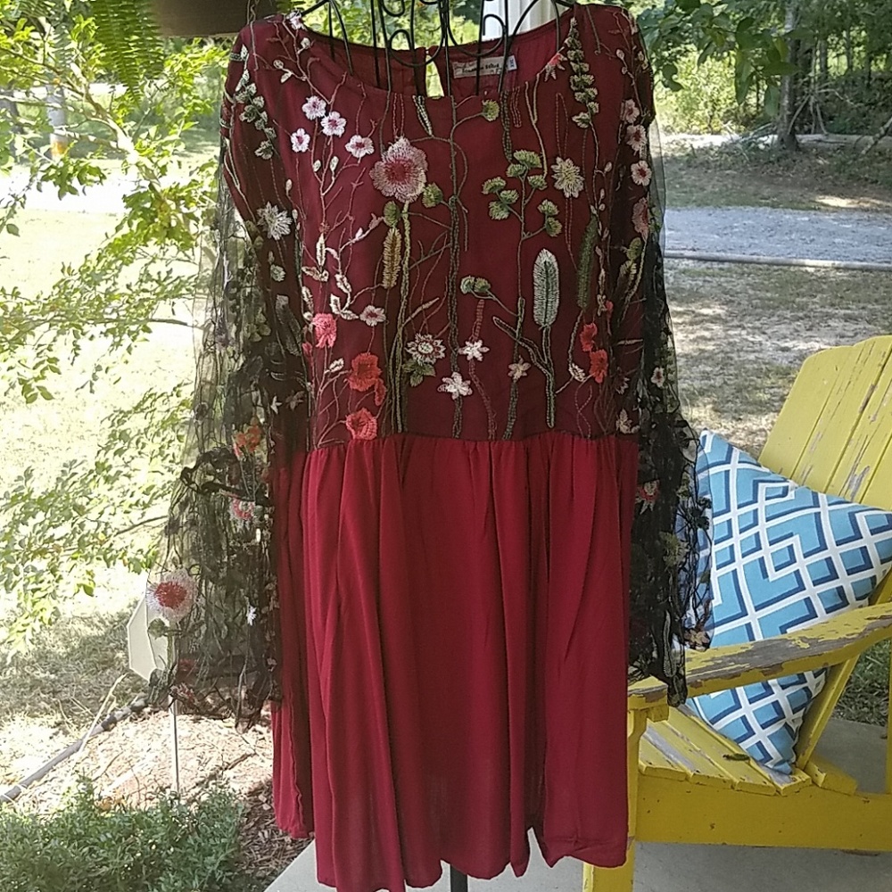 Embroidered tunic , with black see thru sleeves